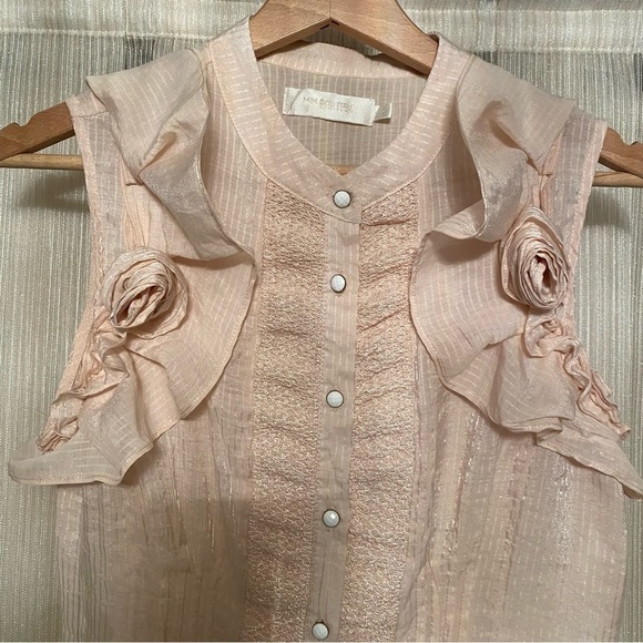 mM Couture  peach colour, ruffled, fitted , buttoned sleeveless blouse - Picture 12 of 14
